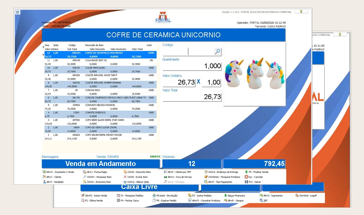Duas telas do formato PDV Super do sistema Fortal: a venda em andamento com doze itens, a foto do produto e o total de R$ 792,45, e o caixa livre — as duas com a barra de atalhos de teclado no rodapé